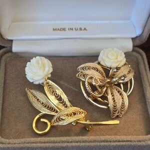 Pair of Vintage‑Style Brooches – Goldtone Filigree & Carved White Roses